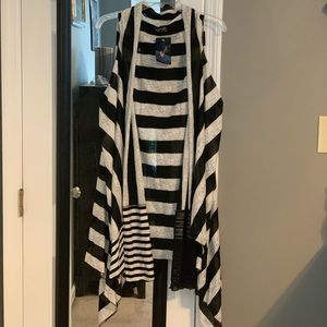 Lee Anderson Sleeveless Vest/Kimono